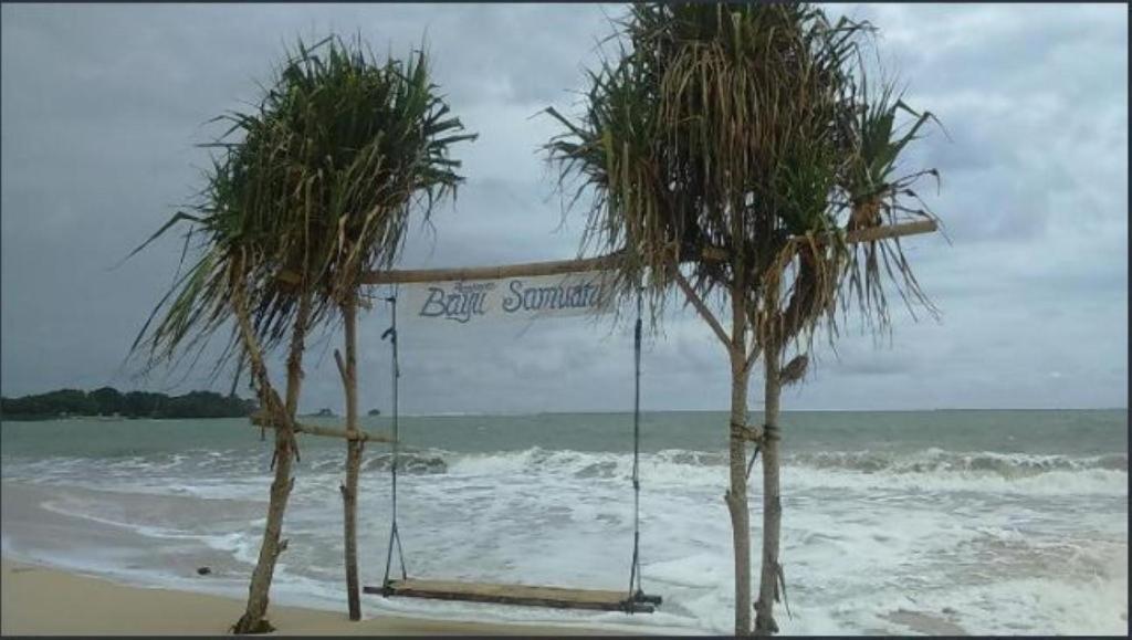 גארוט Penginapan Bayu Samudra מראה חיצוני תמונה